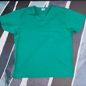 Men’s scrubs v-neck shirt with pocket
